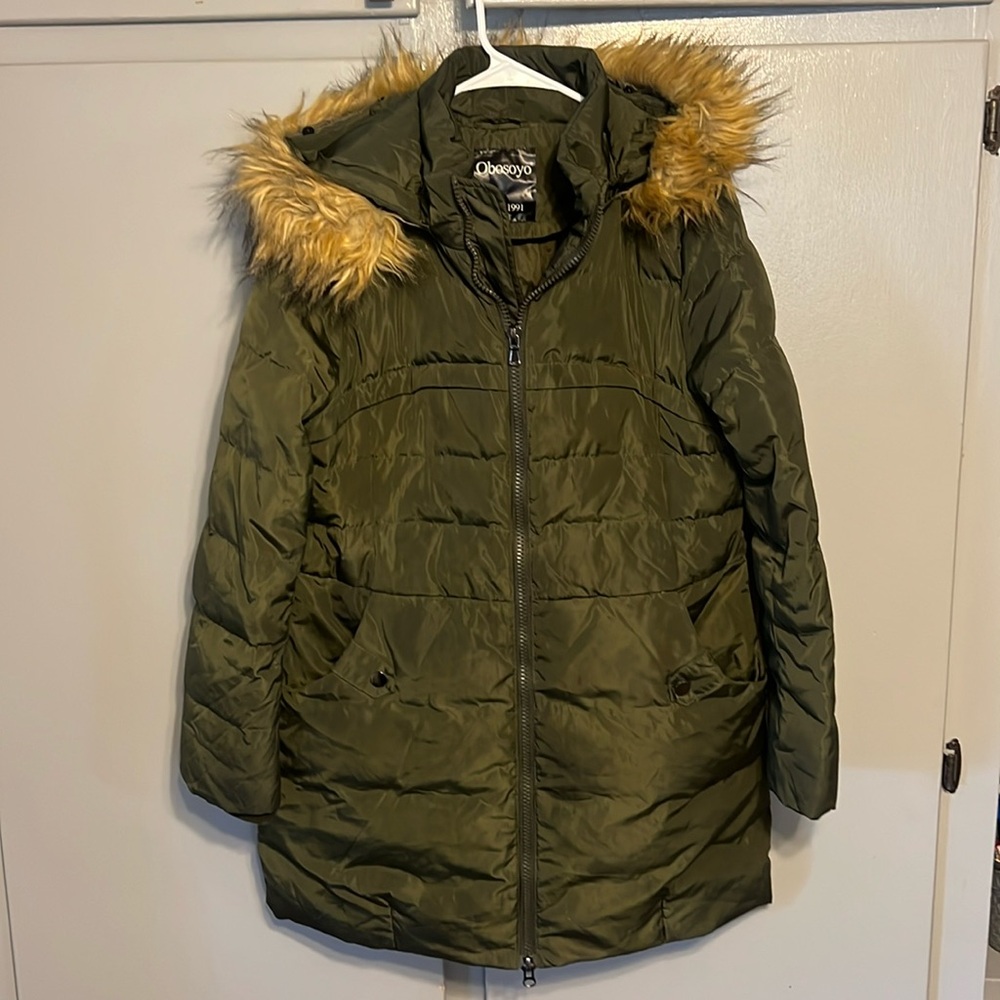 Army green women’s winter coat, Medium, Obosoyo, great condition!!